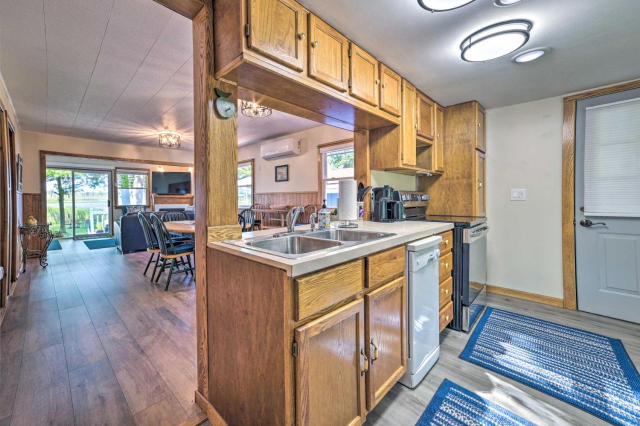 East Tawas Lakefront Getaway With Kayaks And Deck エクステリア 写真